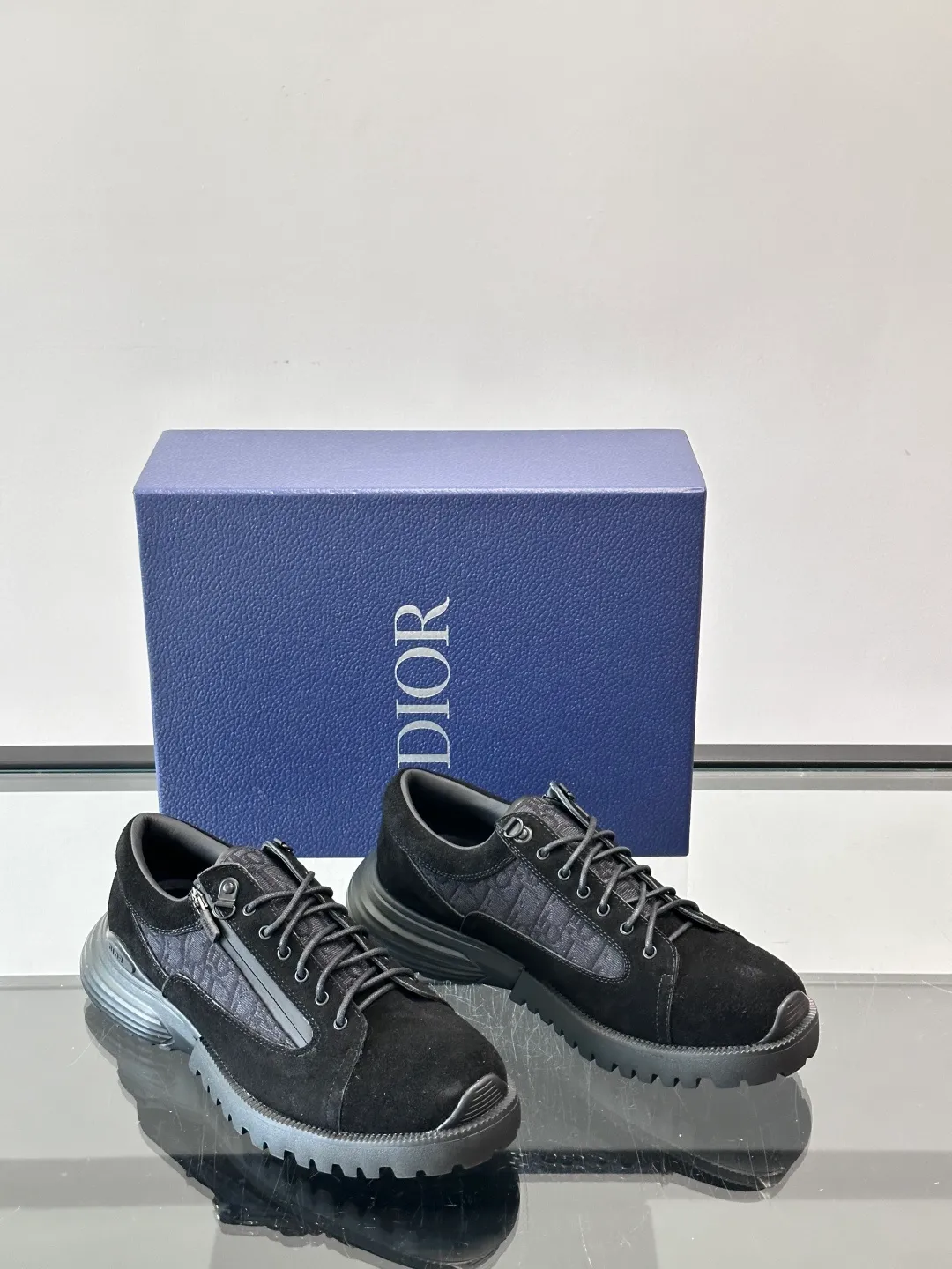 Men's shoes 💰p560 "Dio＊" Combat Derby Shoes Dior Combat Derby Shoes, black calfskin + Dior Oblique embroidery, highly recognizable. Shoelaces + technical zippers make it easy to put on and take off. The EVA hybrid soles are light and comfortable, with a sense of sportiness and fashion. They are great for daily wear or sports. They are the perfect combination of high fashion and functionality. size: 39-44 (38.45 customized)